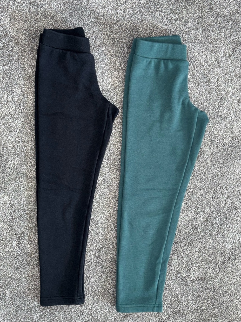 Old Navy Lined Stretch Pull-On Leggings - Blk/Teal
Size: (8). Cozy!